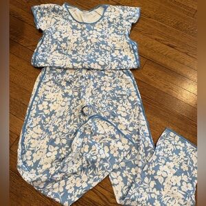 Women's LAKE Pima Short-Long Pajama Set in a Floral Blue and White